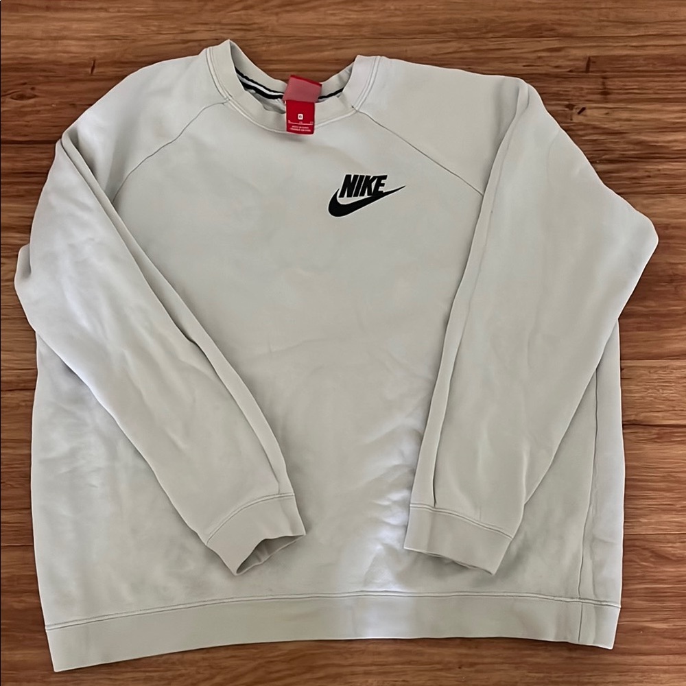 Nike Cream Crewneck Sweater with Classic Design